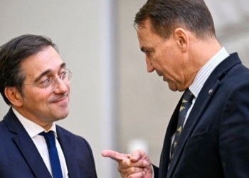 Ministros de Asuntos Exteriores de España y Polonia discutiendo