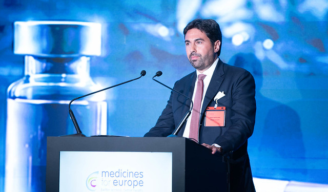 Steffen Saltofte hablando en la conferencia de Medicines for Europe sobre medicamentos