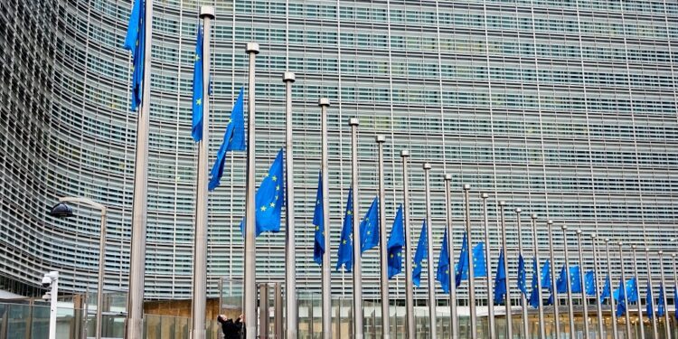 España debe ser la encargada de gestionar la situación de los pellets en Galicia dice Bruselas