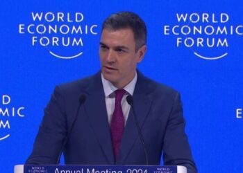Sánchez pide en Davos a las empresas que se impliquen con la democracia y contra la ola reaccionaria