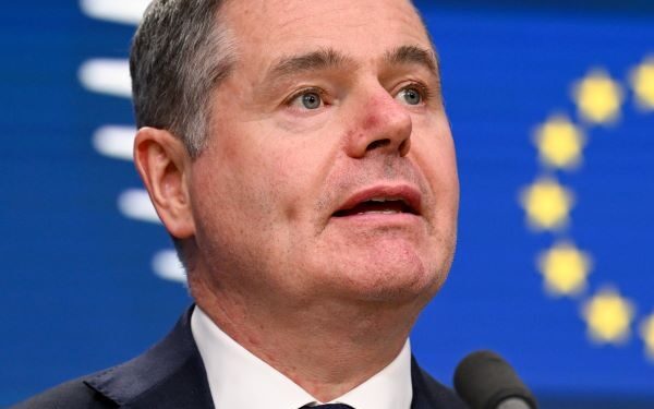 Donohoe asiste a Davos para pedir financiación para la transición verde y digital