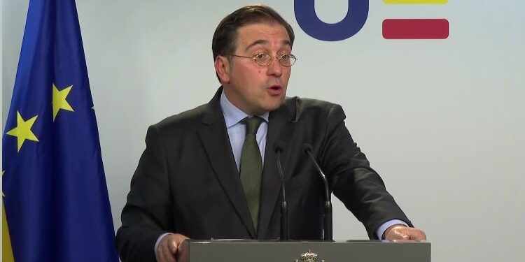 Albares asegura que España no vetará la nueva misión europea en Mar Rojo, pero tampoco participará en ella