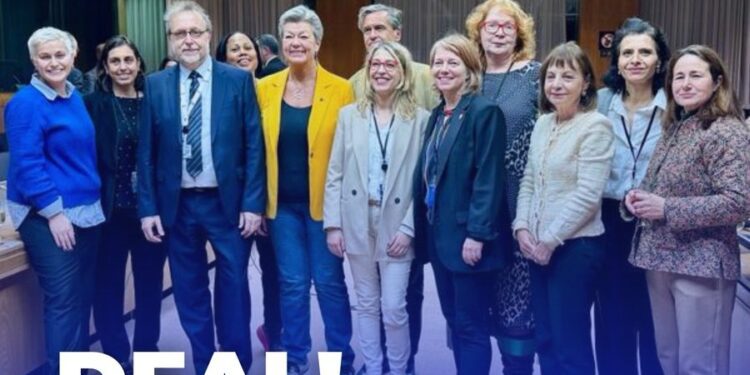 La ley europea de trata de personas incluirá el matrimonio forzado, la adopción ilegal y la gestación subrogada