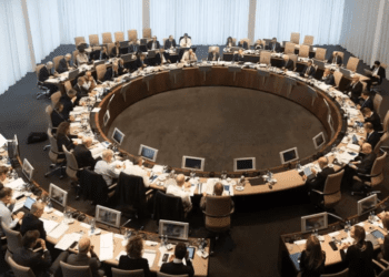 El BCE mantiene los tipos de interés en el 4,5% ante tendencia a la baja de inflación subyacente