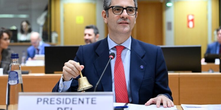La Comisión mediará la renovación del CGPJ español y cita a Bolaños y González Pons el día 31