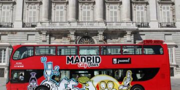 Conductores de autobuses turísticos: el Consejo y el Parlamento llegan a un acuerdo para mejorar las condiciones laborales