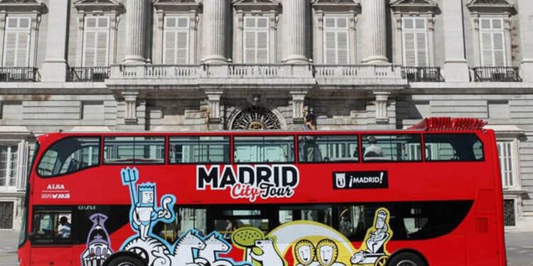 Conductores de autobuses turísticos: el Consejo y el Parlamento llegan a un acuerdo para mejorar las condiciones laborales