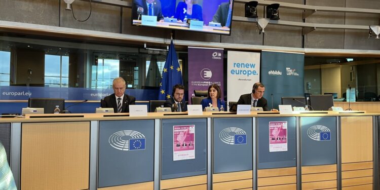 El Lehendakari Urkullu, el President Aragónés y el Presidente corso, Simeoni presentan en el Parlamento Europeo una iniciativa de reglamento de la UE sobre derecho de autodeterminación