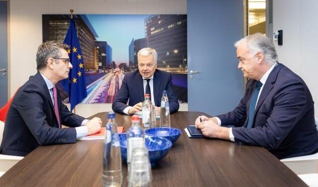 Reynders logra de Bolaños y González Pons un