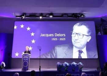 La UE homenajea a Delors en vísperas de una cumbre crucial para el compromiso europeo con Ucrania