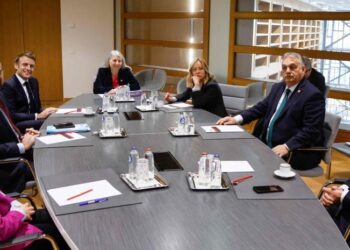 Backstage: de cómo doblarle el brazo a Orbán