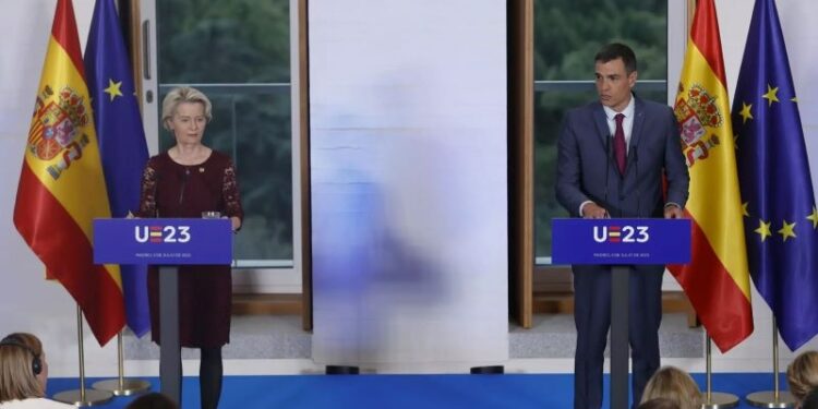 Sánchez y Von der Leyen viajan a Mauritania para reforzar lucha contra inmigración irregular