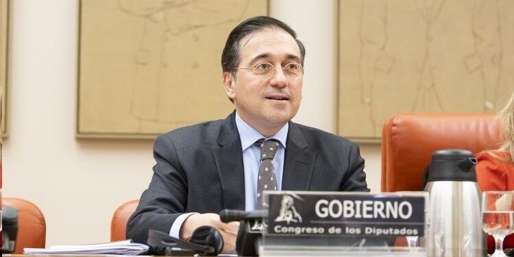 Albares anuncia que España aportará 3,5 millones de euros a la UNRWA pese a la retirada de una veintena de donantes