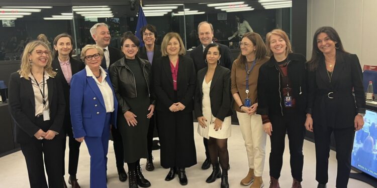 Acuerdo para establecer las primeras normas en toda la UE para combatir la violencia contra las mujeres