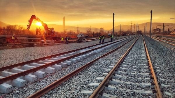 El BEI aprueba 3.200 millones de euros para energías limpias, transporte e inversiones empresariales