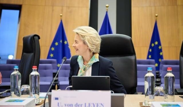Von der Leyen: El mundo debe triplicar su capacidad de energía renovable para 2030