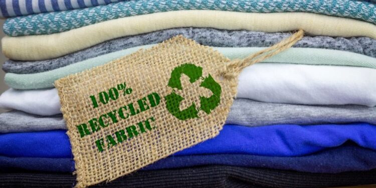 El Parlamento adopta nuevas normas para reducción de residuos en  alimentos y textiles