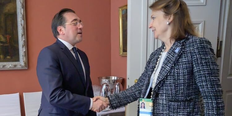 Albares plantea a la canciller argentina la necesidad de seguridad jurídica para la inversión