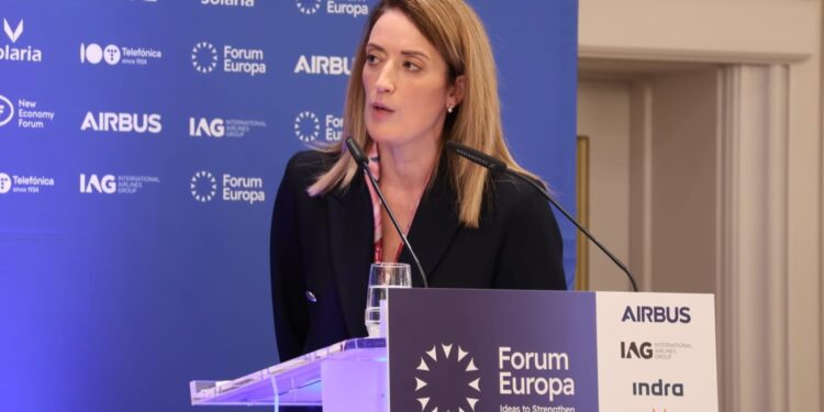 Metsola expresa su preocupación por una generación que se deja tentar por una narrativa cínica