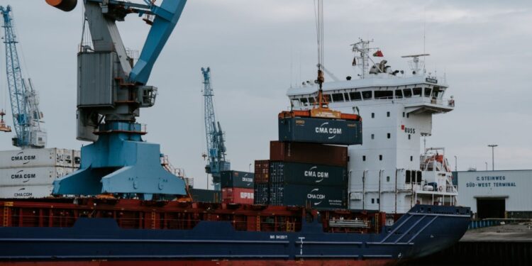 La Comisión abre una investigación para evaluar las ayudas estatales sobre la compensación francesa al transporte marítimo