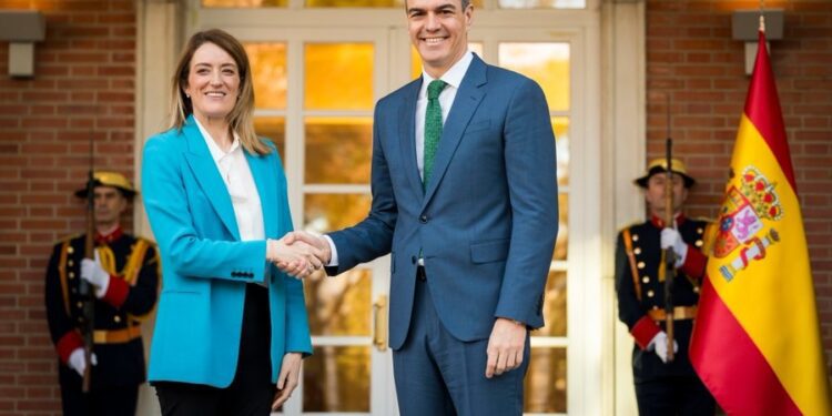 Roberta Metsola se reúne con Pedro Sánchez en La Moncloa