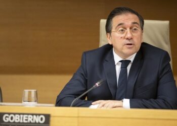 Albares pide un pacto parlamentario para lograr la aceptación de las lenguas cooficiales en la UE