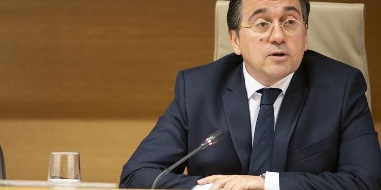 Albares pide un pacto parlamentario para lograr la aceptación de las lenguas cooficiales en la UE