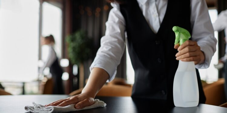 La proporción de trabajadores a tiempo parcial a finales de 2023 era mayor en mujeres que en hombres