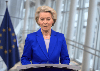 Von der Leyen reivindica en el 8M la ruptura del techo de cristal en las instituciones europeas