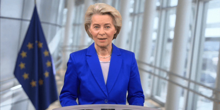 Von der Leyen reivindica en el 8M la ruptura del techo de cristal en las instituciones europeas