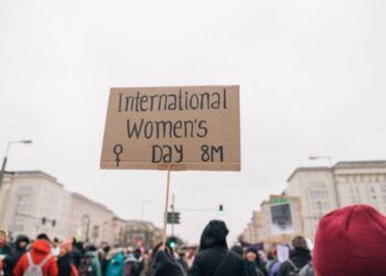 El feminismo celebra el 8M mientras espera la aprobación de la ley comunitaria de violencia de género
