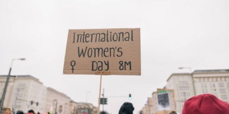 El feminismo celebra el 8M mientras espera la aprobación de la ley comunitaria de violencia de género