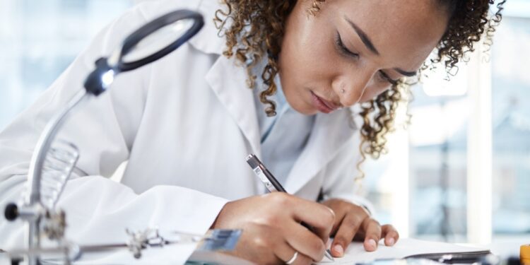 Las mujeres representan casi un tercio del total de los graduados del STEM en 2021