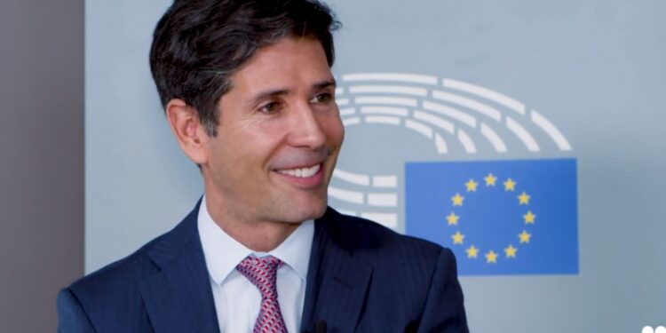 Ignacio González: «Puedes servite de herrmientas de IA que te puedan ayudar, pero nunca podrá sustituir la intervención humana»