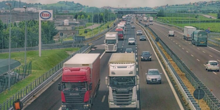 El Parlamento da luz verde a la normativa Euro 7 para reducir las emisiones del transporte por carretera