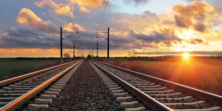 En 2022 Las líneas ferroviarias electrificadas aumentaron su longitud en un 31% desde 1990