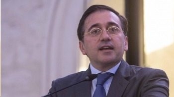 Albares viaja a Turquía para abordar la crisis de Gaza y la mediación con Rusia