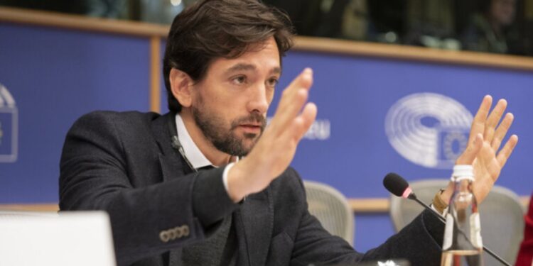 Adrián Vázquez dimite tras la falta de acuerdo entre PP y Cs para las elecciones