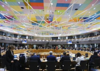 Los ministros de Medioambiente abordan propuestas para combatir contaminación y desperdicio de alimentos y textiles