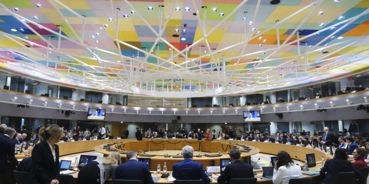 Los ministros de Medioambiente abordan propuestas para combatir contaminación y desperdicio de alimentos y textiles