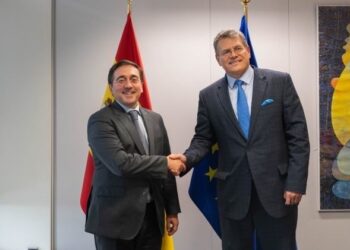 Albares y Maro efcovic aseguran que las negociaciones sobre Gibraltar entran en una etapa sensible