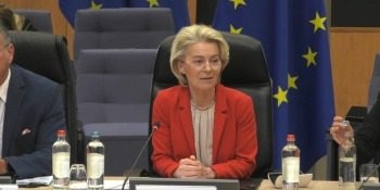 Von der Leyen: «Para alcanzar la neutralidad climática en 2050, se deben reducir las emisiones del transporte en un 90%»