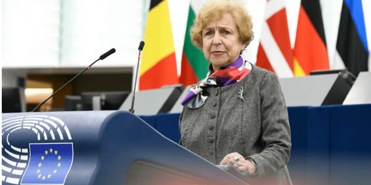 El Parlamento sanciona a la eurodiputada Zdanoka acusada de trabajar para la inteligencia rusa