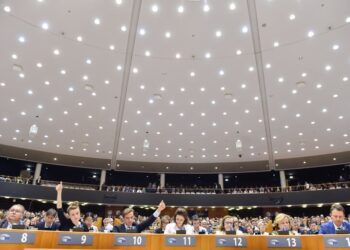 Luz verde a la reforma del mercado eléctrico de la UE que protegerá a los consumidores de subidas repentinas de precios