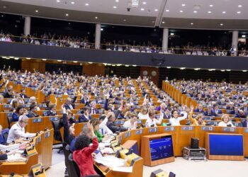 El Parlamento expresa su preocupación por el uso indebido de fondos de la UE en España y Chequia