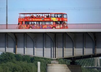 Se aprueban nuevas leyes para mejorar las condiciones de los conductores de autobuses turísticos