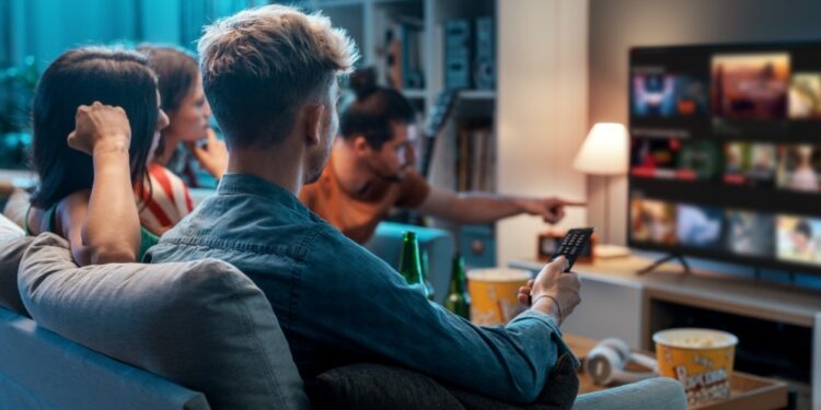 En 2022, Un 65% de los europeos consumió contenido en streaming a través de internet o la televisión