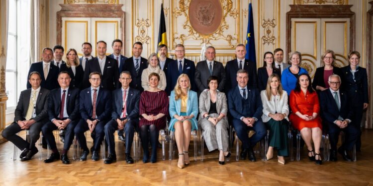 23 Estados miembros y la Comisión firman una Carta Solar Europea