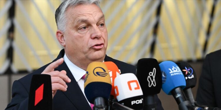 La Policía de Bruselas irrumpe en una cumbre de líderes conservadores en la que iba a participar Orbán