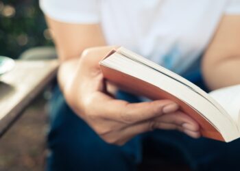 En 2023 los ciudadanos de la UE seguían prefiriendo comprar libros en formato impreso que en digital